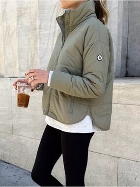 NWOT Vuori Canyon Insulated Jacket Light Olive Green Full Zip 2XL